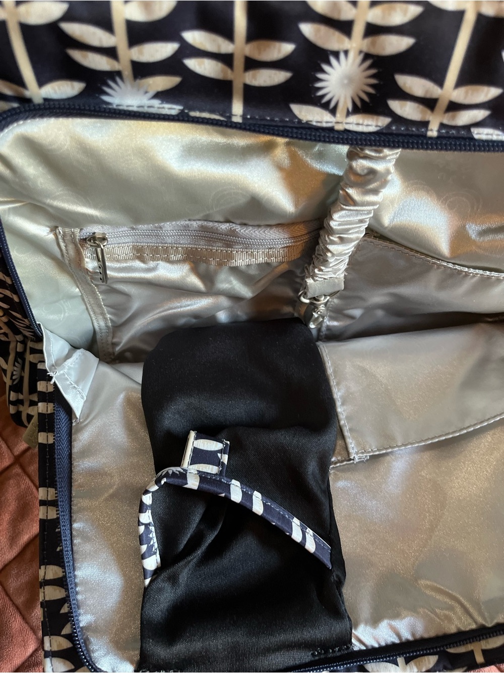 JuJuBe Be Classy diaper bag in the "Dandy Lines" print NEW without tags - Picture 15 of 15